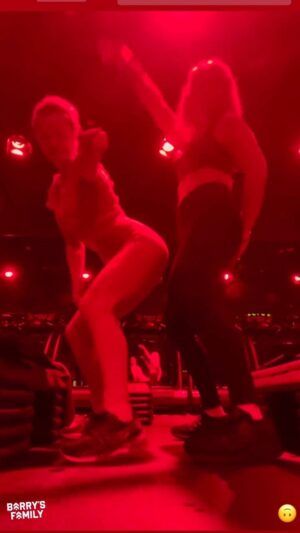 Charlotte Ross Instagram - Barrys Bootcamp shenanigans 🙃💃 #girlfriends #fitfam #barrysbootcamp #workout