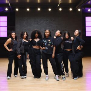 Charm La'Donna Instagram - Some BTS from when I choreographed @meghantrainor’s TikTok Live performance 💗 love this group 🫂

Dancers: 
@fatherteresaa 
@valvaldiviez 
@cruzwithashley 
@aleximagna 
@christinakimdavis_ 
@bfongg