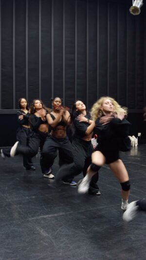 Charm La'Donna Instagram - When the girlies eat your choreo uppp 🤭

Thank you @cassidyratliff for holding me down as always 🫶🏾