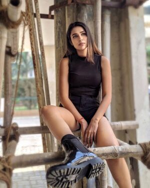 Charvi Saraf Instagram - Life is under construction!! 🙃

My personal photographers @shreyaa25 @shellgarg4