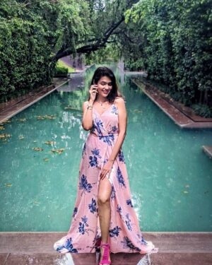 Charvi Saraf Instagram - Mai Paani Paani ho gayi.......🚿