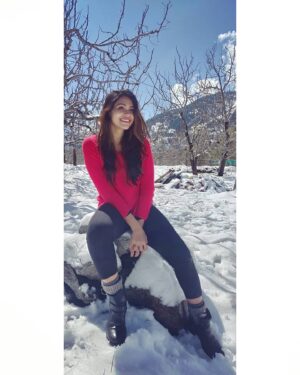 Charvi Saraf Instagram - Woke up to 100K of you'all absolute amazing people!😃🧡
Thank you for this real love, admiration and affection as Shivani or as me myself, even though you guys know I'm not nicely active on social media.
I would want to recommend some bit of social media detox to everyone which doesn't really hurt and feels great!
What say..?? ☺️