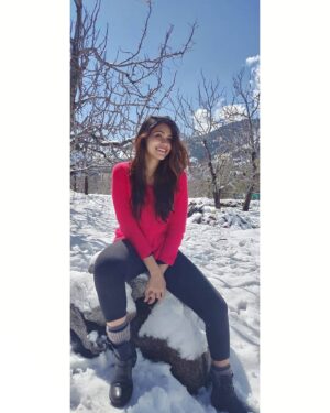 Charvi Saraf Instagram - Woke up to 100K of you'all absolute amazing people!😃🧡
Thank you for this real love, admiration and affection as Shivani or as me myself, even though you guys know I'm not nicely active on social media.
I would want to recommend some bit of social media detox to everyone which doesn't really hurt and feels great!
What say..?? ☺️