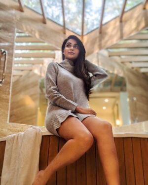 Charvi Saraf Instagram - Wash off troubles with some bubbles..Washrooms be fancy!! 😉

An amazing and comfortable stay at @westinsohna. Thank you!! 😊