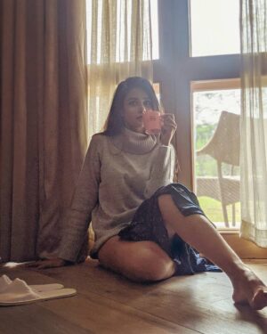 Charvi Saraf Instagram - Wash off troubles with some bubbles..Washrooms be fancy!! 😉

An amazing and comfortable stay at @westinsohna. Thank you!! 😊