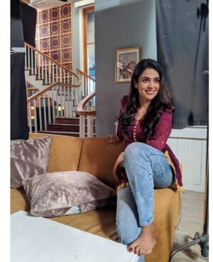 Charvi Saraf Instagram - Ye chahat ka safar khatam ho gaya hai par, hamesha yaad rahega. It has given alot of self belief, self worth, growth, admiration to each one of us. I've always felt grateful to be a part of this iconic project.
Thank you @ektarkapoor @shivangisinghchauhaan @shreya_nehal for believing that I could pull this off and to everyone associated with this show, who've been working round the clock to make this show look grand.

Thank you to all the viewers and fans who even said, "I wish all women have a sister like Shivani in their lives, I hope you have one too."

Alvida from Shivani Sharma!! 🥳✌🏻
Swipe ➡️ for some interesting moments..
#kasautiizindagiikay2 #starplus #goodbyes