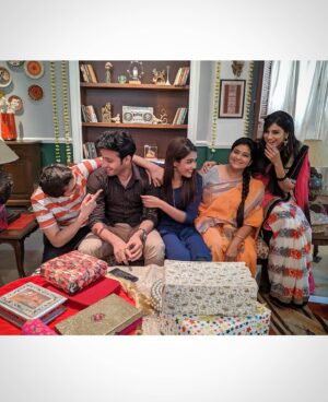Charvi Saraf Instagram - Ye chahat ka safar khatam ho gaya hai par, hamesha yaad rahega. It has given alot of self belief, self worth, growth, admiration to each one of us. I've always felt grateful to be a part of this iconic project.
Thank you @ektarkapoor @shivangisinghchauhaan @shreya_nehal for believing that I could pull this off and to everyone associated with this show, who've been working round the clock to make this show look grand.

Thank you to all the viewers and fans who even said, "I wish all women have a sister like Shivani in their lives, I hope you have one too."

Alvida from Shivani Sharma!! 🥳✌🏻
Swipe ➡️ for some interesting moments..
#kasautiizindagiikay2 #starplus #goodbyes
