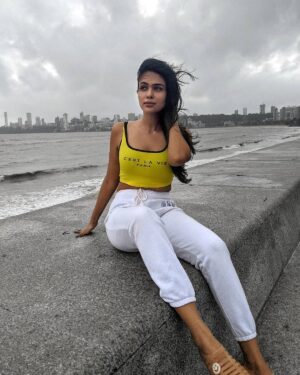 Charvi Saraf Instagram - Major missing...
#colorpop #mumbai #monsoon #embracingflaws #whitelove #makeupnomakeup