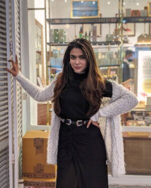 Charvi Saraf Instagram - I swear I have a good heart but that attitude......

Guess the store behind??
#winterlayering #delhicold #backtoblack