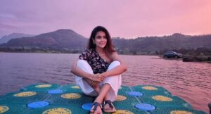 Charvi Saraf Instagram - Wo kehte hai na, 
zindagi me kuch na kuch toh chootega hi, toh Jahan hai vahi ka maza lete hai....
#nofilter #sunset #peace #mountains
