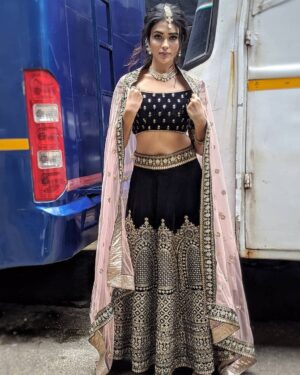 Charvi Saraf Instagram - Just trying the Sabyasachi model thing!! 💁🏻‍♀️😇

#throwback #kasautiizindagiikay2 #starplus #majormissing  #photodump