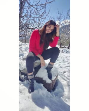 Charvi Saraf Instagram - Woke up to 100K of you'all absolute amazing people!😃🧡
Thank you for this real love, admiration and affection as Shivani or as me myself, even though you guys know I'm not nicely active on social media.
I would want to recommend some bit of social media detox to everyone which doesn't really hurt and feels great!
What say..?? ☺️