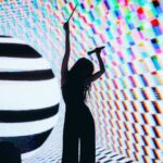 Cheer Chen Instagram - 黃浦江邊，上海的街道，來自幽靜巷弄裡的你，給了我一場不願醒來的美夢。 #鐵肺歌迷場 Photo by @1073studio、@seventong1073、@Hasong_1073