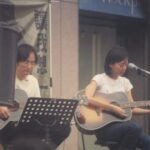 Cheer Chen Instagram - 起床看到同事傳了連結，說誠品音樂館黑膠榜上，前十名有三張是我的唱片，我點進去看，仔細地看了每一張的介紹文字，想起誠品音樂館在我出道後那年，1999年開始營業，許多珍貴的專輯終於能輕易地買回家聆聽。更想起我為了販賣Demo，第一次帶著自己的音箱麥克風還有吉他，走進還不曾有人唱過的誠品書店。﻿ ﻿ 當時書店裡異常安靜，有人席地而坐，距離我的腳尖不遠，有人遠遠手上拿著書，抬起頭看著我輕輕在唱。每次安排唱六首歌，如果有人(可能是十個人)欲罷不能輕聲鼓譟，我就會多唱幾首最近剛寫的，可能還只是發展中片段的新曲，當成安可。在誠品販售的Demo2是用簡陋的MD錄製，封面內頁自己簡單手繪，在民生誠品的書櫃後，在內湖誠品的騎樓，天母誠品的馬路邊，西門誠品停車場前，台北車站前店的公車站牌旁，當然還有敦南誠品的小廣場，唱完以後當場親手賣給聽眾。一對一的感情，隨著時代異動，在寫下每個字的此刻，我仍然感覺到，即使情感隨著介面改變，初衷依舊。﻿ ﻿ 有些燈熄滅，就會有些燈亮起，有些所在支持我們到深夜，我們也同時奉獻出黎明。時代的變化並不令人畏懼，載體的改變也不用太過感傷，書與音樂仍在，路途中，就不孤單。﻿