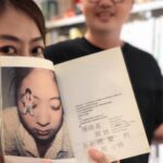 Cheer Chen Instagram - 🌼 合作多年的耕名邀請我去他工作室走走，後來他建議提早約定的時間，『光線比較好』，於是我享受到一個短暫卻難忘的旅程。Bito員工低頭在繪圖，好幾個人桌上擺放底片相機和新買的底片，架上有絕版的misc雜誌，改建的老屋保留舊戲院的挑高空間，視野好時還可以看到淡水河。﻿ ﻿ 我們合作得過獎的『手的預言』，還有『小船』mv，而屢屢在國際展露鋒芒但我想這也不是他最終所追求，我好奇的問，你覺得到底『設計是什麼？』他回答：『You』。設計是你，把你的完整性和潛能都發揮。我於是想，『恰到好處的我，目標是你，無限的我們』，我覺得很美。看著窗外日落果然完美照射進來，我坐在Eames的椅子上想著，如果生活像一間房子，可以設計成什麼樣子呢？一天，一個禮拜，一段因為疫情打亂的意外時光，當一切不如預期，我是否能重新改建，不只是計畫，而是用不同觀點來設計它？﻿ ﻿ 離開時我們在附近走走，想起父親說，要不是爺爺堅持學醫不從商，我們就是迪化街的南北貨田僑仔。雖是玩笑話，但每次走進迪化街，城隍廟附近沿路飄過藥材，醃漬的蘿蔔乾，日曬後漁貨，殷實小吃攤的氣味，依然有著童年熟悉的感覺。祖母常說：『一枝草一點露』。看著街區的人們俐落做著手邊工作，充分感受到日常生活的充沛能量，抬頭看，花都開了。