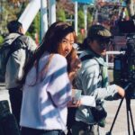 Cheer Chen Instagram - 那天下午我帶著我的新歌，到了導演的工作室，如同十年前一樣，兩個人安靜聆聽歌曲之後，他說他喜歡「殘缺的彩虹」。 . 老友再次相聚，那些笑鬧不經意的青春，都不曾真的離去，靜靜看著我們成長，看著我們各自不得不擁有的「倘若」，留下作品後，再啟程，繼續前行。 . 導演：徐筠軒 詞曲：陳綺貞 製作：鍾成虎 編曲：洪敬堯 @ayaohung 造型：曾瓊鶯 @olivetseng 妝髮：瑤瑤 @ara.wu 平面：胡世山 @oh_samhu 演員：江常輝 @stevenchiang7882