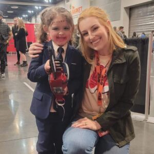 Chelsea Rebecca Instagram - My heart feels like it's going to explode every time we attend a horror con; thank you @creepiecon for having us, and thank YOU all for coming out to say hello! Look at this sweet little Leatherface I met!!!!