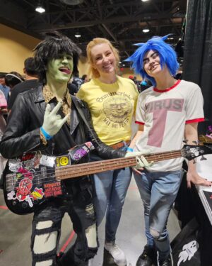 Chelsea Rebecca Instagram - Gorillaz cosplayers who came to see me at Midsummer Scream 😭 I don't think I could smile any harder