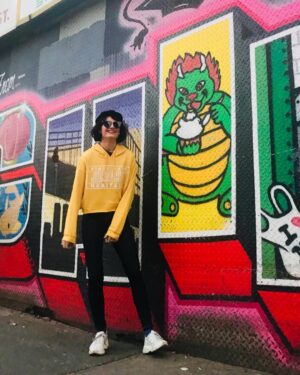 Chelsea Sheets Instagram - @Jordache keeps me comfy when I am on and off set. Shop @Jordache Heritage collection @Nordstrom. 💃🏻😻 #jordache #jordachejeans #vintage #happy #love #laugh #chinatown
