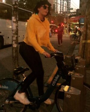 Chelsea Sheets Instagram - @Jordache keeps me comfy when I am on and off set. Shop @Jordache Heritage collection @Nordstrom. 💃🏻😻 #jordache #jordachejeans #vintage #happy #love #laugh #chinatown