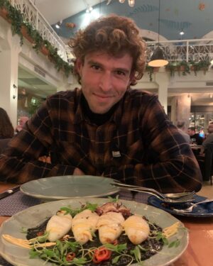 Chelsea Sheets Instagram - My last dinner in Lisbon, Portugal was at @bairrodoavillez pateo and my god was it amazing! Our waiter Dill had all of the best recommendations like lobster and shrimp rice, grilled squid with chorizo and Kimchi mayonnaise just to name a few! The pateo was large and beautiful! Looking forward to coming back! 😻