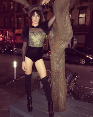 Chelsea Sheets Instagram - Happy Halloween everyone!!! “I’m a wolf duhhhh” 🎃💀👻 #halloween #wolf #hungrylikethewolf #woo