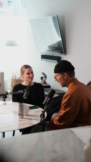 Chelsea Smith Instagram - On the Season premier of In Good Faith - We discuss friendships, loneliness, & being your authentic self. 
New Episode “How To Make Friends” 

Available now on all platforms, link in bio
