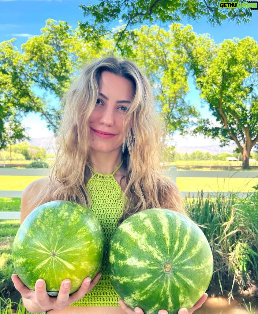 Chelsea Kane Instagram - Nice melons. 🍉