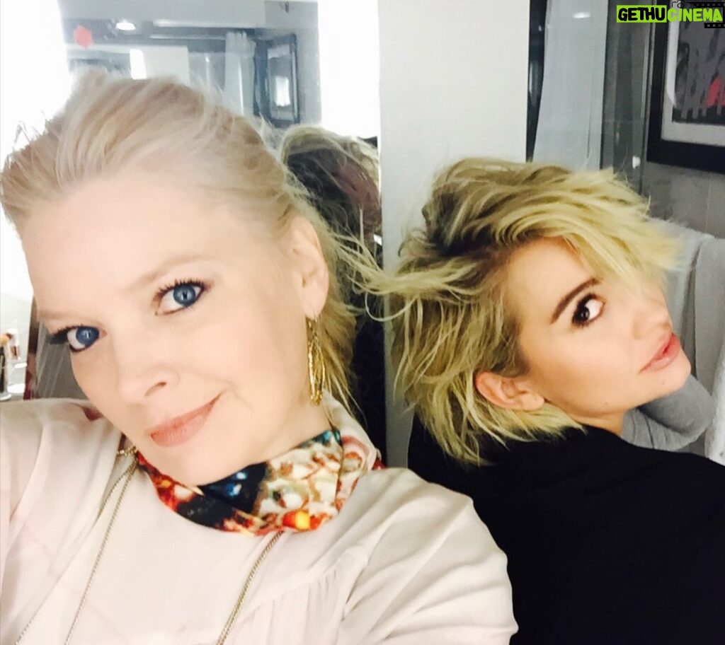 Chelsea Kane Instagram - Happy birthday, @melissapeterman! Thanks for being the best big sister and always giving me great advice, like: “The most important thing I’ve learned in life, and I can’t stress this enough; you gotta make a salad in a bigger bowl than you think.”