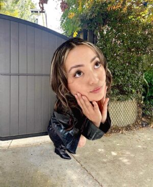 Chelsea Zhang Instagram - *:･ﾟwho little ol me 🥹✨👉👈 

🎁✨❤️