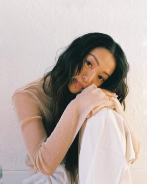 Chelsea Zhang Instagram - 🍯✨💛✨🍯

// new digitals 

Photo: @alexajade__ 
MUA: @mirandarichardsmakeup