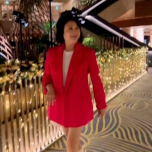 Chen Liping Instagram - 圣诞节的脚步越来越靠近了! 愿你我的生命更丰盛! 祝愿大家平安! 喜乐! 💖💗💝
#陳莉萍 #ChenLiPing #Christmas #PTL