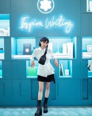 Chen Yan-Fei Instagram - 🐰
來到萬寶龍101旗艦店全新 Extreme 3.0 系列皮件發表會啦😍
包包很美 好搭配又實用
活動很開心很好玩 巡迴的咖啡車很可愛♡
非常謝謝邀請🫶🏻

@montblanc 

#MontblancTW #InspireWriting #MontblancAroundTheWorld #MontblancLibrarySpirit #MontblancLeather #MontblancExtreme

Thank you all ♡
Makeup @backstage_aga 
Hair @dustin_four_hair 
Stylist @zestylingstudio 
Photographer @vvvvwangvvvv