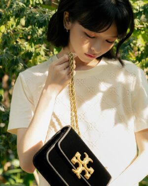 Chen Yan-Fei Instagram - ☀️
冬天的暖陽♡

@toryburch 
#toryburch #toryburchholidaycollection