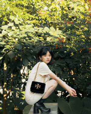 Chen Yan-Fei Instagram - ☀️
冬天的暖陽♡

@toryburch 
#toryburch #toryburchholidaycollection
