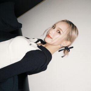 Chen Yi Xin Instagram - 週 六 快 樂 ¨̮ ᴴᴬᵛᴱ ᴬ ᴳᴼᴼᴰ ᵀᴵᴹᴱ દ ᵕ̈ ૩
 

💇🏼‍♀️ @_ivy_light 💄 @st2102 
👂🏻 @viviennewestwoodtaiwan 
All @nabia.cc