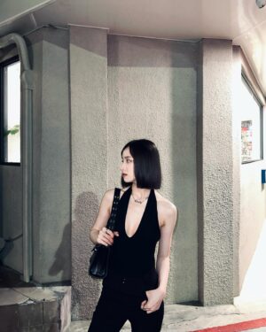 Chen Yi Xin Instagram - How to be a cool girl tips: just put hands in the pocket ( ⁼̴̀ .̫ ⁼̴ )✧

@herchofficial