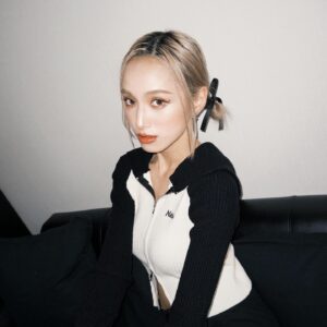 Chen Yi Xin Instagram - 週 六 快 樂 ¨̮ ᴴᴬᵛᴱ ᴬ ᴳᴼᴼᴰ ᵀᴵᴹᴱ દ ᵕ̈ ૩
 

💇🏼‍♀️ @_ivy_light 💄 @st2102 
👂🏻 @viviennewestwoodtaiwan 
All @nabia.cc