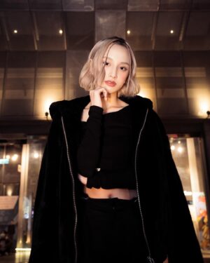 Chen Yi Xin Instagram - ：
那天下著綿綿的細雨 ♡ ⟢ 🗯️꙳🌐*. ⠀⠀

凡事都要嘗試過 才知道更多的可能性

-

今年有好多人生計畫跟好多想法 
接下來也會迎接很多的轉變 祝好♡

📸 @marsbuddii