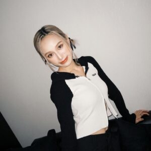 Chen Yi Xin Instagram - 週 六 快 樂 ¨̮ ᴴᴬᵛᴱ ᴬ ᴳᴼᴼᴰ ᵀᴵᴹᴱ દ ᵕ̈ ૩
 

💇🏼‍♀️ @_ivy_light 💄 @st2102 
👂🏻 @viviennewestwoodtaiwan 
All @nabia.cc