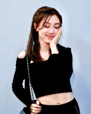 Cherry Ngan Instagram - 「分析？推理？思考？⋯⋯沒時間了，憑感覺吧！」

感恩今年生日，在舞台劇排練中度過。
祝大家平安，長樂！要來看舞台劇哦！☺️❤️

hair @hugopoon.hairstylist 
makeup @vinciwinki.winki 
outfit @portspure