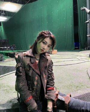 Cherry Ngan Instagram - 一些片場時刻💫
#尋龍訣生死門
#TheLostLegend