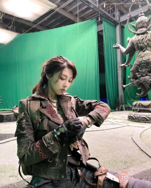 Cherry Ngan Instagram - 一些片場時刻💫
#尋龍訣生死門
#TheLostLegend