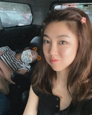 Cherry Ngan Instagram - 我被困了🤣
這肯定是我人生中最難忘的殺青了🤣

#香港 #黑雨
#山泥傾瀉
#第一次在香港有家歸不得
#村民說要等下完雨才能清理山泥🥺
#我們這幾晚是不是要住在這了😂