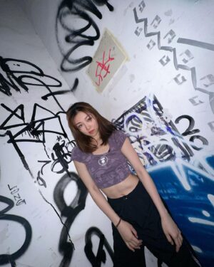 Cherry Ngan Instagram - Now you see me - again💜

📸️ @hahakirac