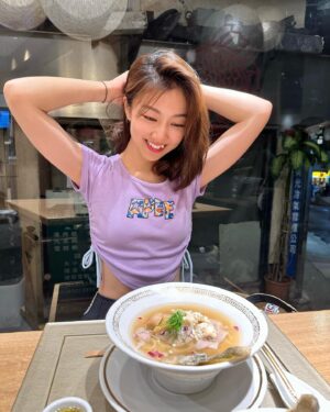 Cherry Ngan Instagram - Fav person. Fav ramen. Recent fav movie:)

#SmallSlowButSteady
#惠子的凝視