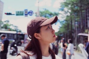 Cherry Ngan Instagram - 最近不是在劇場，就是在物理治療中心。

想念陽光、新鮮空氣、山水、瑜伽、舞蹈室，
以及，
悠閒遊蕩看書的時光——

最近收到一個角色邀請，她居然擁有我一直以來許願想嘗試的髮型和形象——最近的宇宙太不可思議了🧡

📷 @charmainecaptures