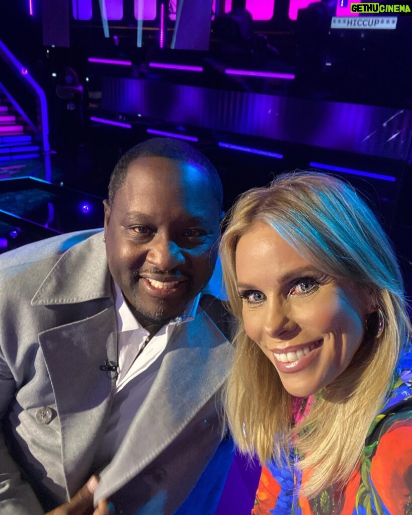 Cheryl Hines Instagram - So much fun w NeNe Leakes, Johnny Gill, Kate Flannery & of course Ken Jeong on I Can See Your Voice! 💛🩷💚💜🧡🩵 Wed nite on @foxtv #icanseeyourvoice #sing #laugh