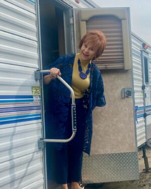 Cheryl Hines Instagram - This first pic is from NY. I couldn't escape Larry! He's everywhere!
What a dream come true to be able to work with Tracey Ullman! #bts Oh hi Tracey. Comedy Goddess 
The last season is coming to an end.  I can't take it! 💙 Sun nights on HBO
#larrydavid #curbyourenthusiasm #traceyullman