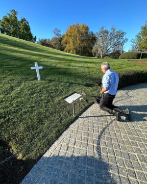 Cheryl Hines Instagram - Here's a collection of some images from our recent trip to DC. It was moving to visit the house where Bobby grew up - Hickory Hill and especially emotional visiting Bobby's father's and uncle's gravesites at the Arlington National Cemetery. 
Taking a moment to honor so many loved ones we've lost. 💙